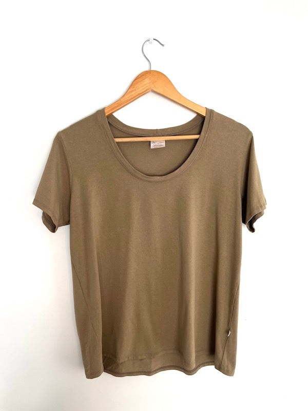 jax + lennon olive basic tee MED