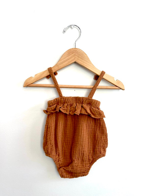 zoey & miles terracotta crinkle romper 0-3m