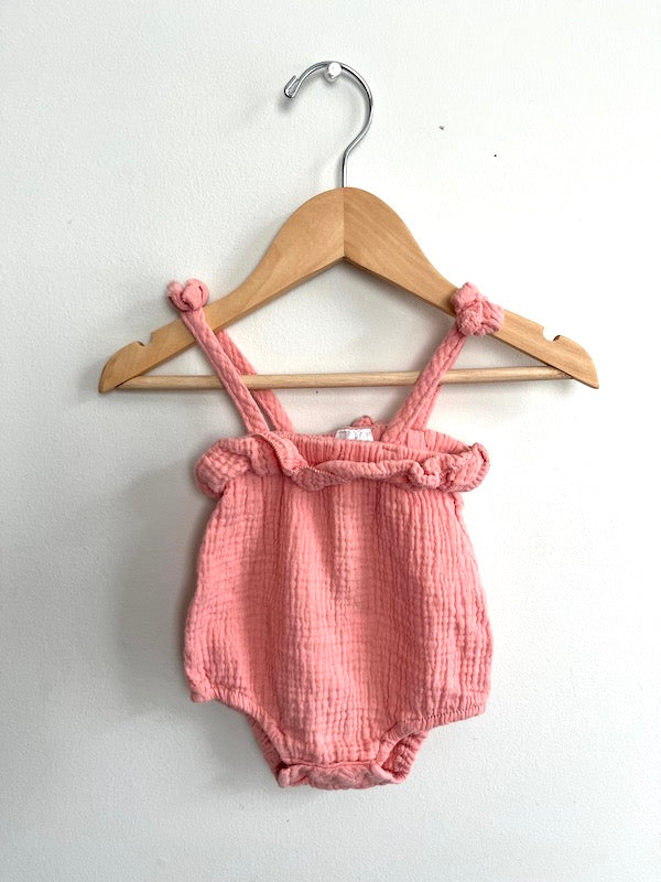 zoey & miles pink crinkle romper 0-3m