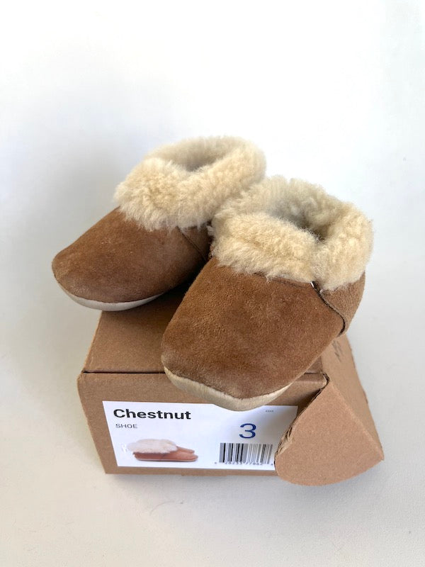 minimoc chestnut slippers baby size 3 PLAY