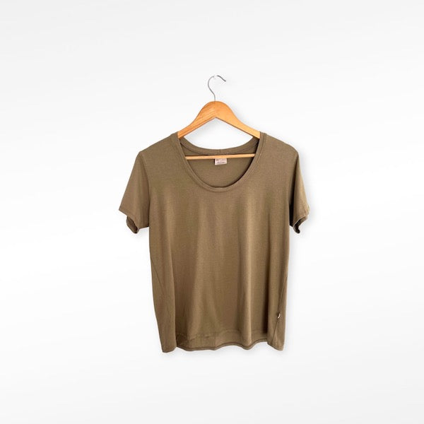 jax + lennon olive basic tee MED