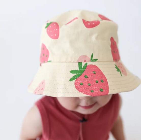 Parade Organics Reversible Organic Cotton Bucket Hat - Strawberries